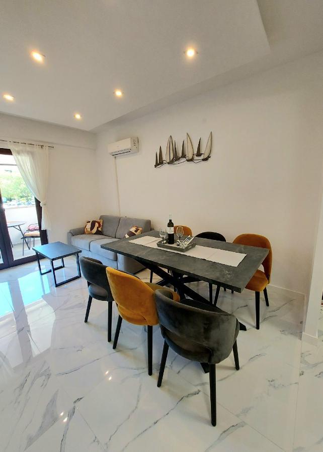 Apartman S Dvije Spavace Sobe Пореч Екстериор снимка