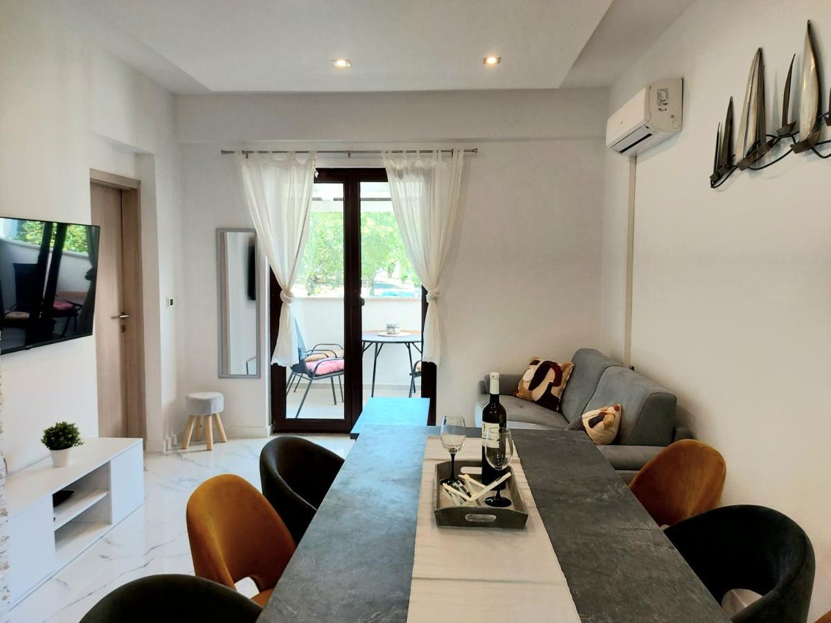 Apartman S Dvije Spavace Sobe Пореч Екстериор снимка