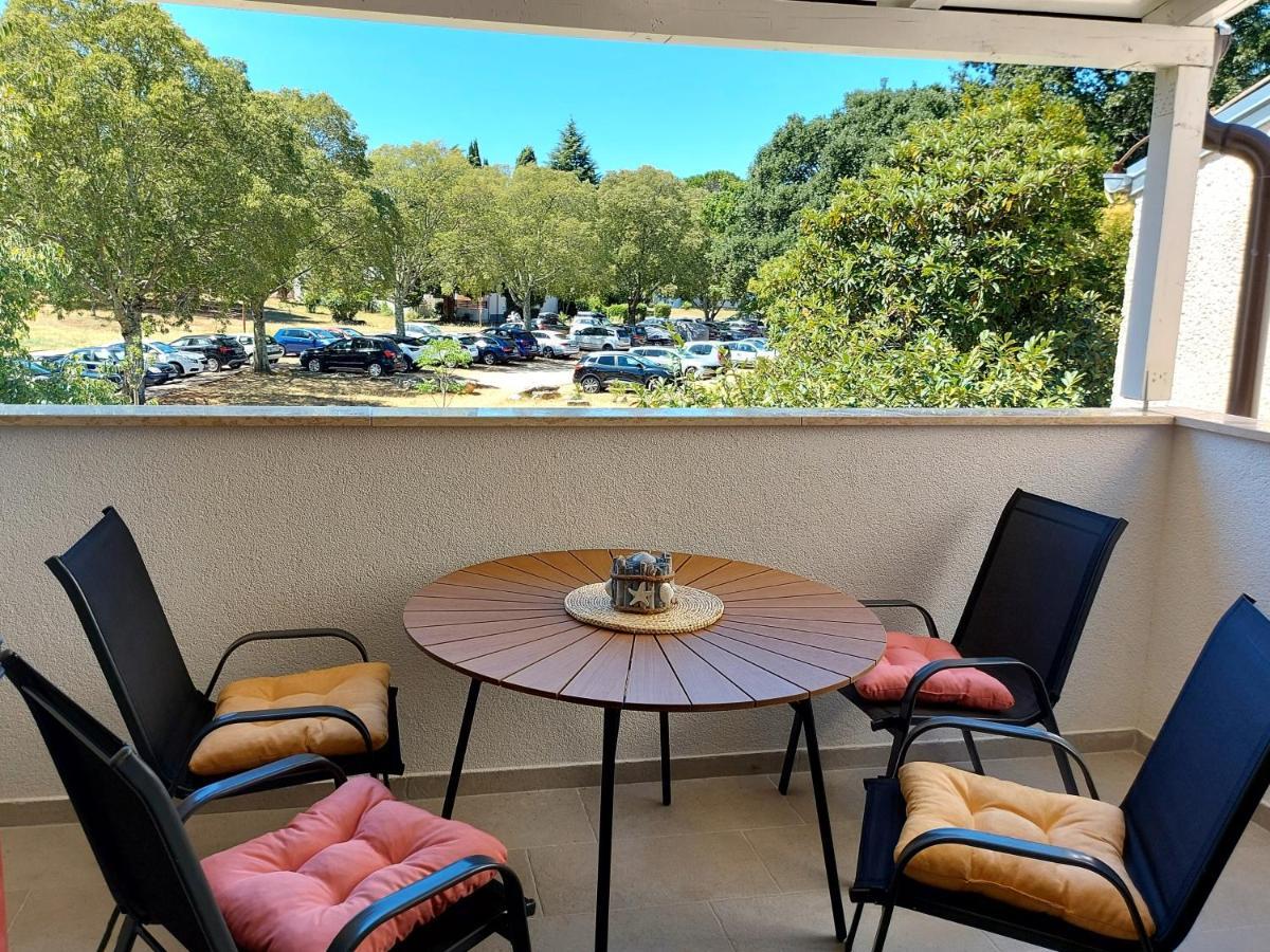 Apartman S Dvije Spavace Sobe Пореч Екстериор снимка