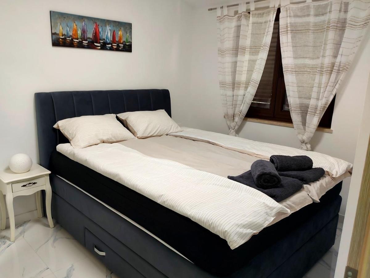 Apartman S Dvije Spavace Sobe Пореч Екстериор снимка