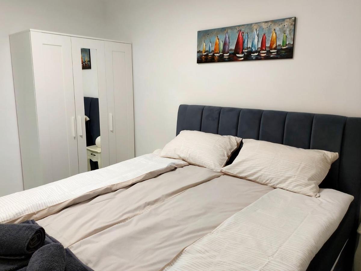 Apartman S Dvije Spavace Sobe Пореч Екстериор снимка