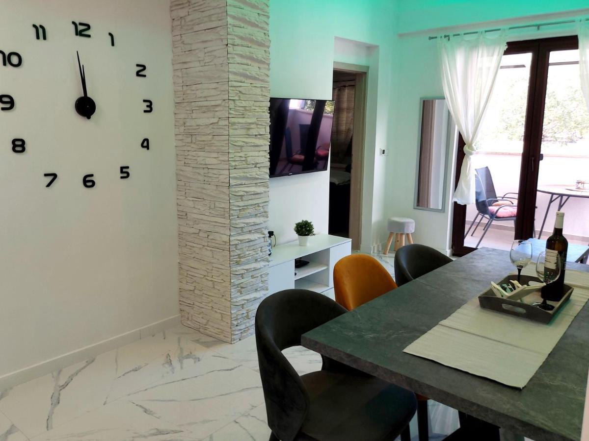 Apartman S Dvije Spavace Sobe Пореч Екстериор снимка