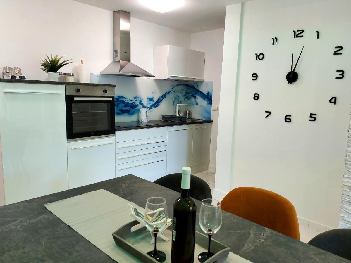 Apartman S Dvije Spavace Sobe Пореч Екстериор снимка